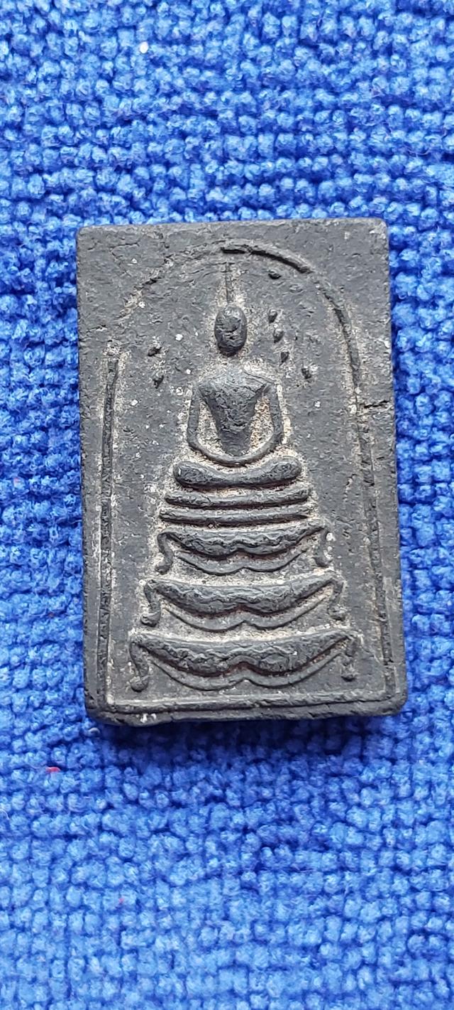 พระสมเด็จผงใบลานดำฐานสิงห์หลังยันต์น้ำเต้าจม