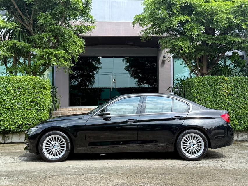 2019 BMW 320D F30 LCI รถมือเดียวออกป้ายแดง รถวิ่งน้อย เข้าศูนย์ทุกระยะ รถไม่เคยมีอุบัติเหตุครับ 6