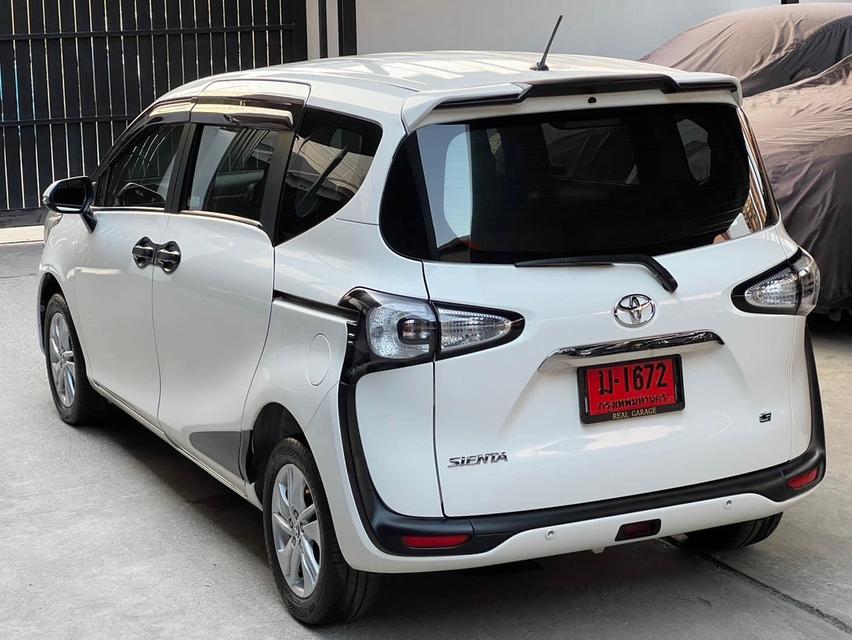 Toyota SIENTA 1.5G Wagon 12