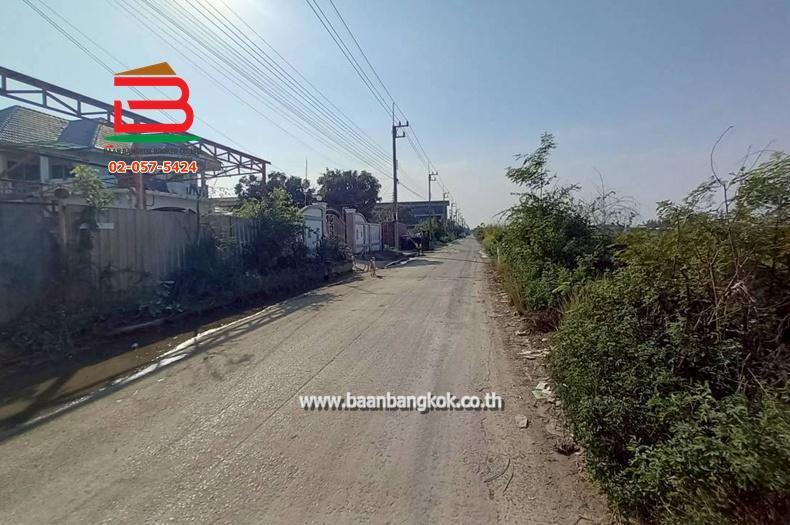 โกดัง ซอยเทศบาลลำลูกกา 3 (ใกล้ตลาดโชคอำนวยคลอง 7) เนื้อที่ 1 ไร่ ตำบลลำลูกกา อำเภอลำลูกกา ปทุมธานี 11