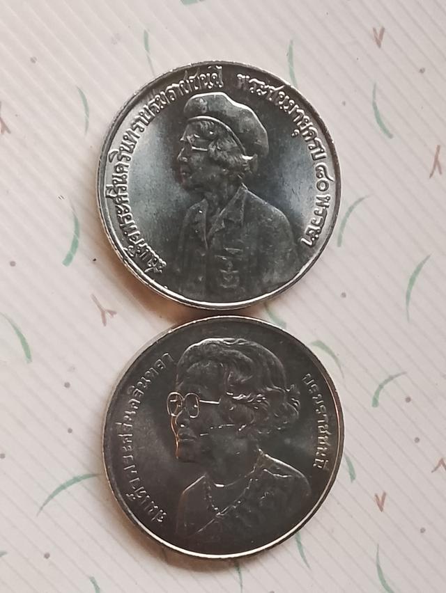 เหรียญที่ระลึกสมเด็จย่าเหรียญ 20 บาทครบรอบ 100 ปีคล้ายวันราชสมภพปี 2543 และเหรียญสมเด็จ10 บาทพระชนมายุครบรอบ 80 พรรษาปี 2523 ไม่ผ่านการใช้🙋แท้ 100%