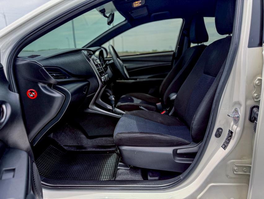 Toyota Yaris 1.2 Entry เกียร์ออโต้ สีขาว ปี 2021 14