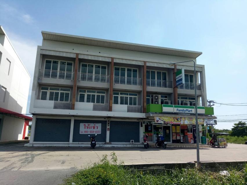 ให้เช่าตึกแถวสินสาคร ติด family mart หน้าหมู่บ้านซื่่อตรงสารินและนิคมอุตสาหกรรมสินสาคร 1