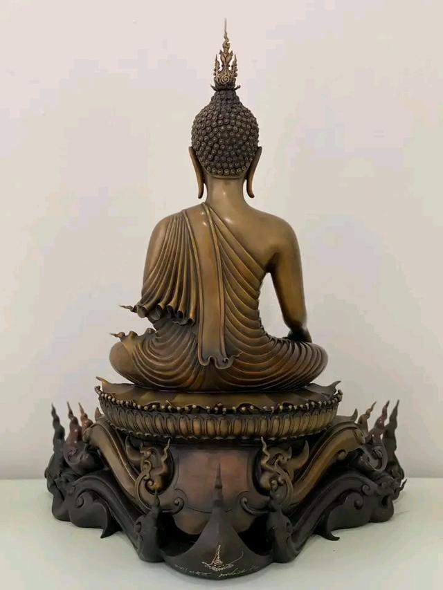 พระบูชา ๙ นิ้ว