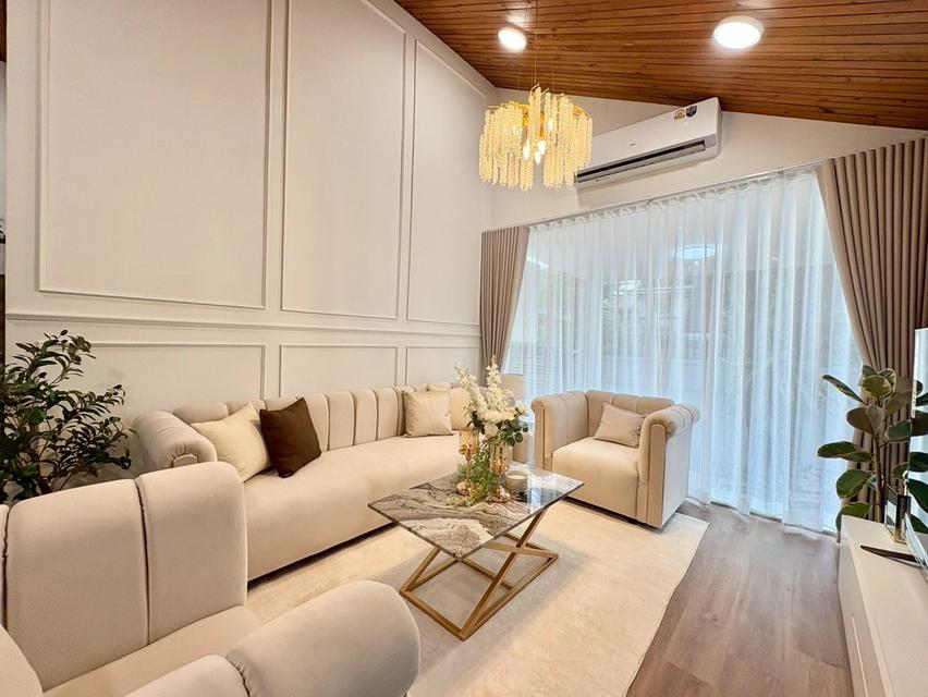 ให้เช่า บ้านหรูใจกลางรัชดา พร้อมสระว่ายน้ำส่วนตัว 500 ตร.ม. 5 ห้องนอน ใกล้ MRT ห้วยขวาง 11