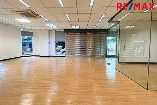ให้เช่า อาคารสำนักงาน 7 ชั้น ย่านเจริญนคร ใกล้ ICONSIAM เพียง 500 เมตร เดินถึง BTS 3