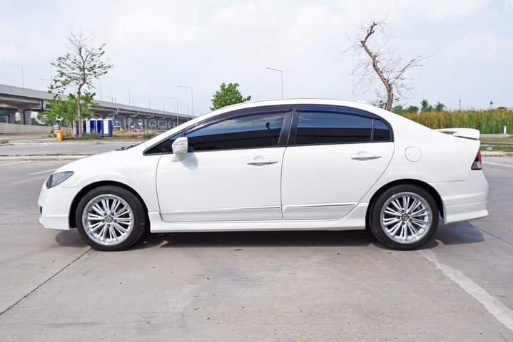 2009 HONDA CIVIC FD 1.8E สีขาว