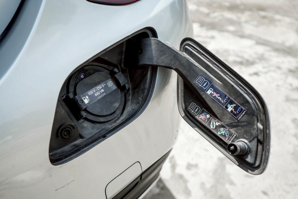 รหัสรถ CBL6226 Mercedes-Benz C300e 2.0 AMG Sport W205 AT 2022 6