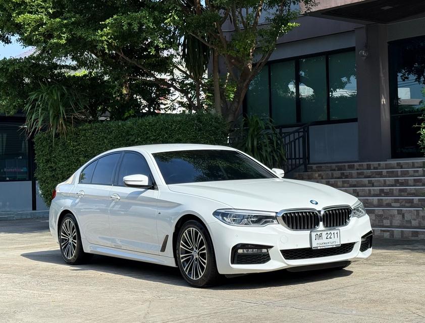 2019 BMW 520D SPORT G30 มาพร้อมชุดแต่ง MSPORT PACKAGE รอบคัน รถออกศูนย์ BMW THAILAND รถวิ่งน้อย รถไม่มีอุบัติเหตุครับ