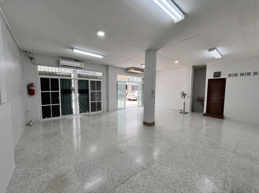 ให้เช่าพื้นที่ 2-3 คูหา ชั้น 1 ใกล้เยาวราช ถนนยุคล 1 ( สวนมะลิ ) มีที่จอดรถหน้าตึก 2-3คัน สัญญา 3 ปี ใกล้MRT วัดมังกร เจ้าของปล่อยเอง 7