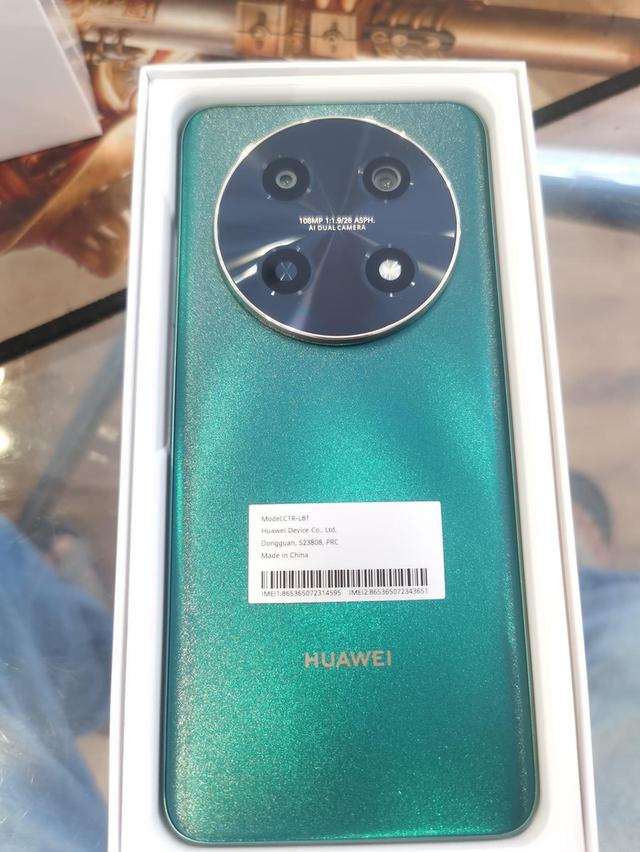 ปล่อยโทรศัพท์ Huawei nova 12i สีเขียว 2