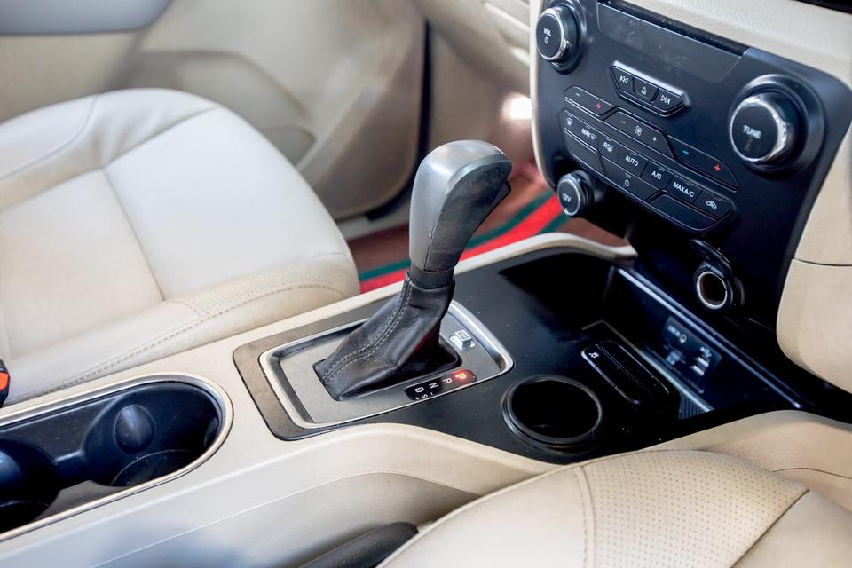 Ford Everest 2.2 Titanium ปี 2015 สีแดง รูปที่ 15