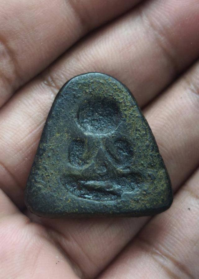 พระปิดตาเนื้อผงคลุกรัก หลวงพ่อแก้ว วัดเครือวัลย์ 7