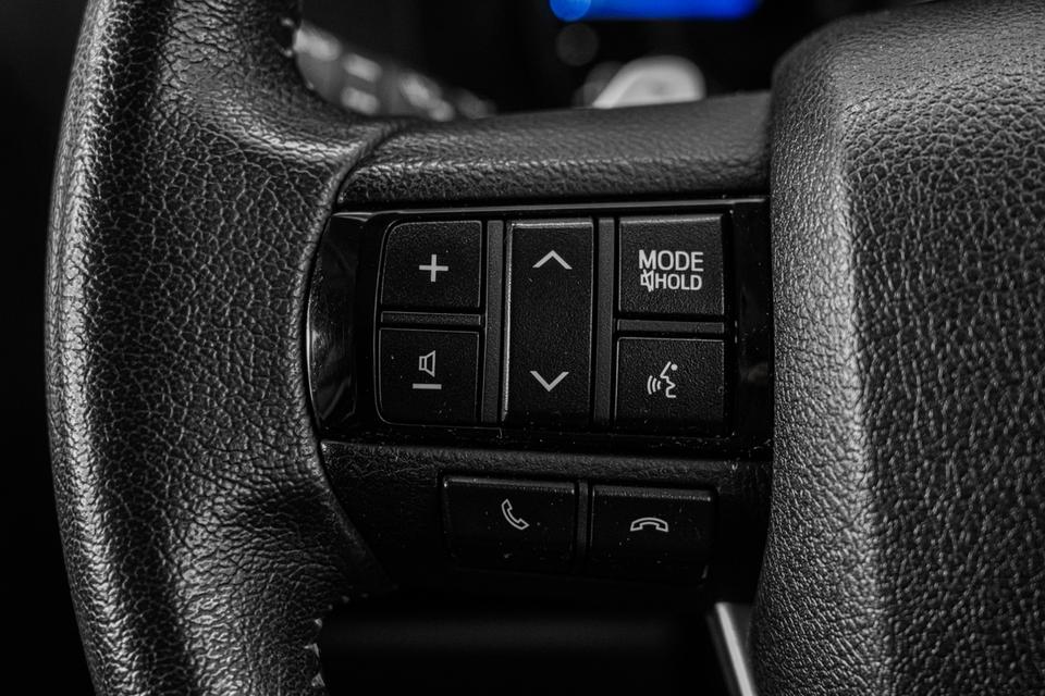 2018 TOYOTA FORTUNER 2.4 V 4WD สีเทา ไมล์ 147768 กม.  12