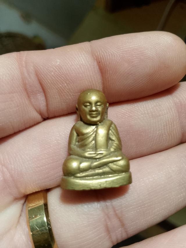 หลวงพ่อเงินพระของพ่อให้มา