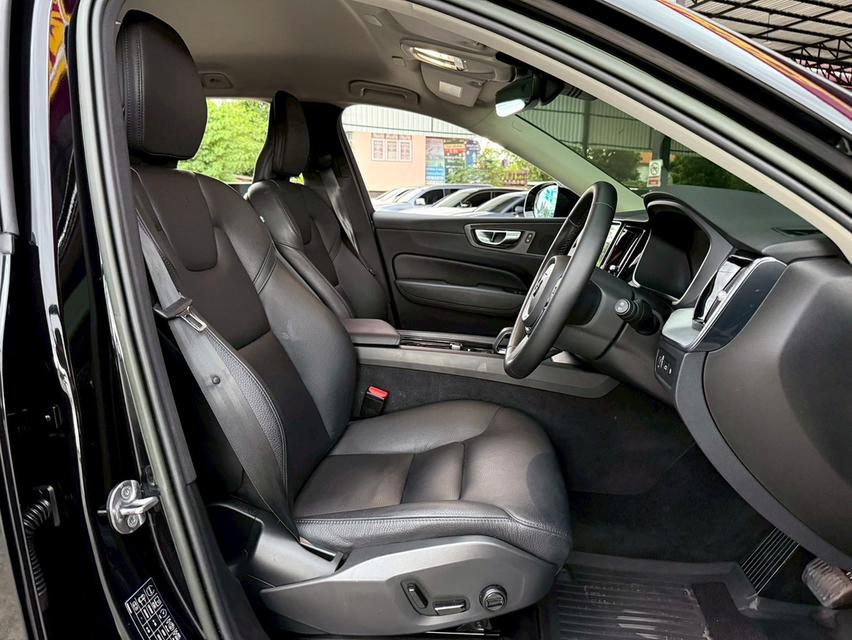 VOLVO XC60 2.0 RECHARGE T8 R-DESIGN AWD ปี 2022 โฉม ปี14-ปัจจุบัน สีดำ รูปที่ 7