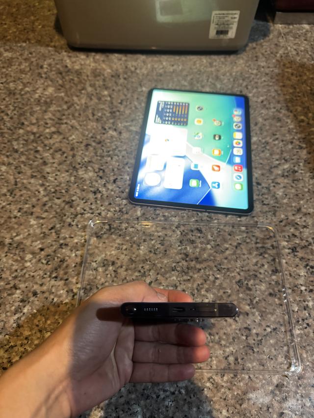 ขายๆๆๆถูกSamsungS22Ultra128กิ๊กสีหายากBurgundy Red สภาพสวยการใช้งานดีเยี่ยมทุกๆฟังชั่นเครื่องรีสโตได้ตลอดไม่มีติดแอคเค้าใดๆคับ ( จอขาวจั๊วๆจอไม่มีจุดด