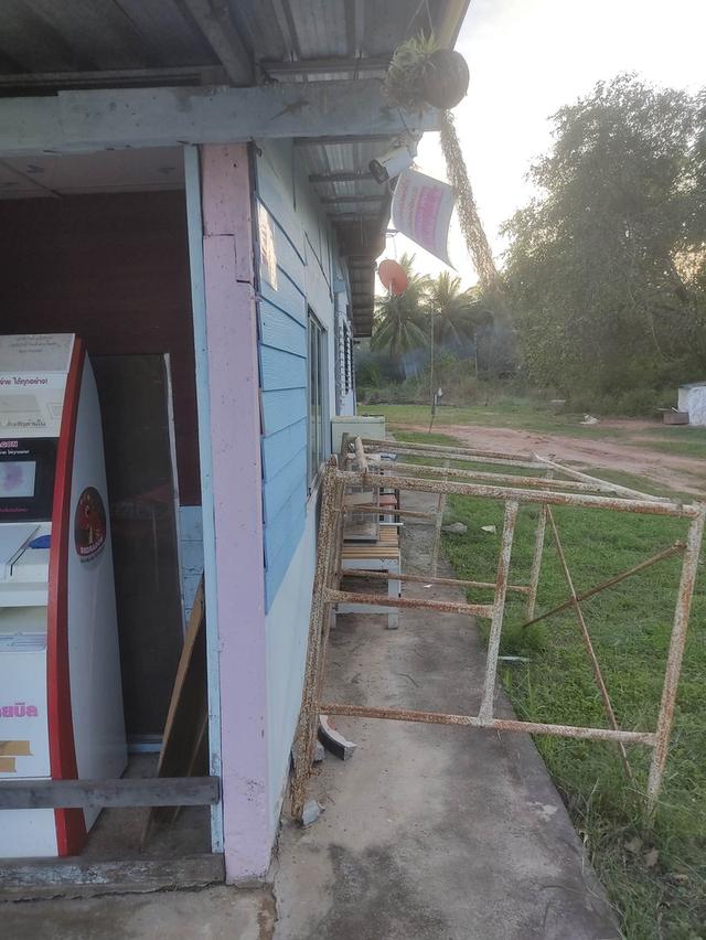 ขายบ้านพร้อมกิจการ ขนส่ง ถ่ายเอกสาร ฯลฯ และโรงสี บ้าน 3ห้องนอน 2 ห้องน้ำ ออฟฟิต ห้องโถง ครัว เป็นที่ดิน สองแปลง บ้าน 250ตารางวา โรงสี 275 ตารางวา ขาวร 9