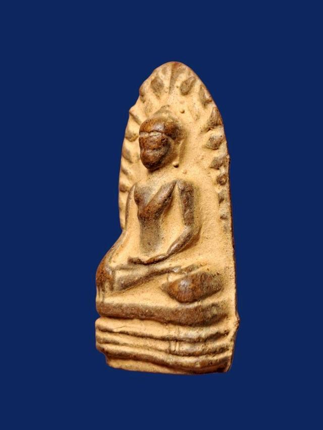 พระรอด เปิดให้เข่าบูชาจ้า 3