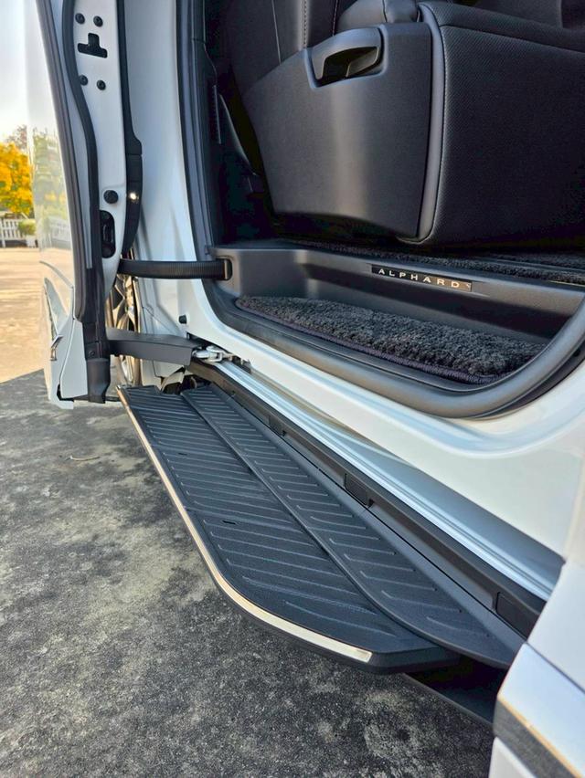 Toyota Alphard 2.5 Z 2WD TOP สีขาว ปี 2025 ไมล์ 30,000 กม. 14
