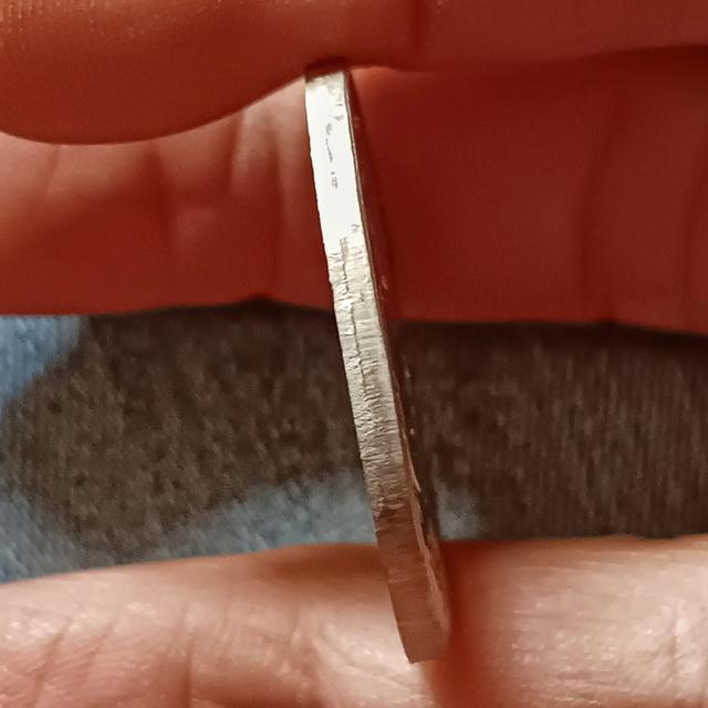 เหรียญเฉลิมพระเกียรติสามพระองค์ เนื้ออัลปาก้า ขนาด 3 เซ็น ปี2542 (ราคาต่อ 1 เหรียญ)มี 3 เหรียญ