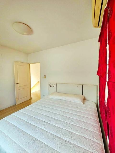 ให้เช่า-ขายบ้านเดี่ยว 2 ชั้น ร่มรื่น รร.นานาชาติสยาม 1.9 กม. เหมาะกับพักอาศัย ตลาดพระยาสมาน 1.9 กม. หาของกินง่าย เดินทาง 2