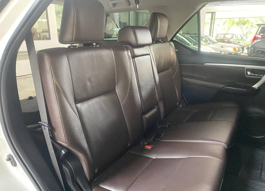 Toyota Fortuner  11