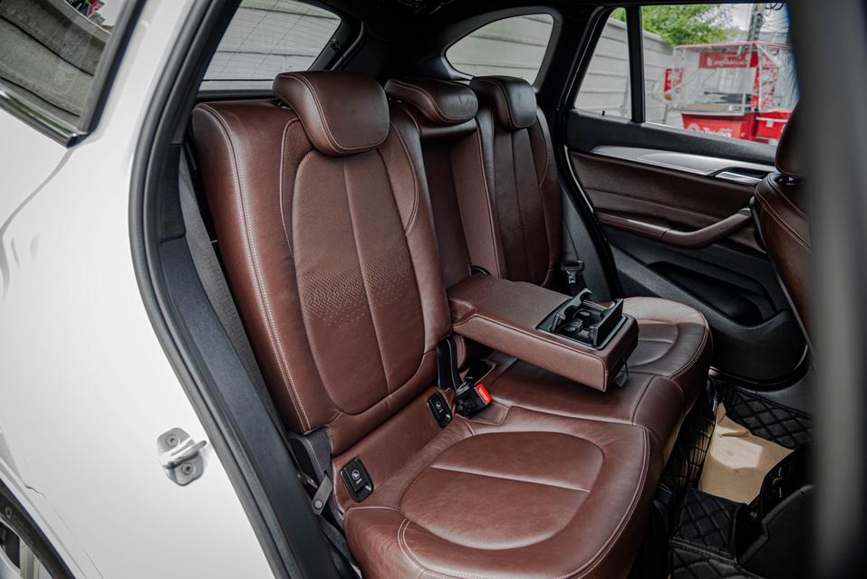 (แจ้งรหัสรถ CBL5721) BMW X1 sDrive18d M Sport 2.0 F48 AT 2017 รูปที่ 15