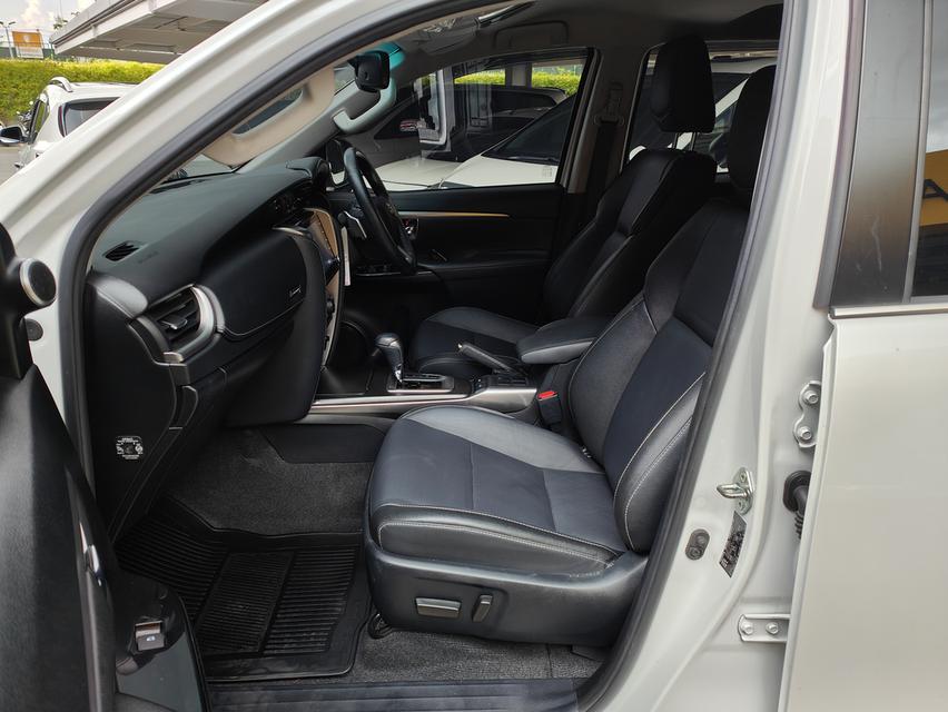 Toyota Fortuner 2.4 Leader 4WD AT  9
