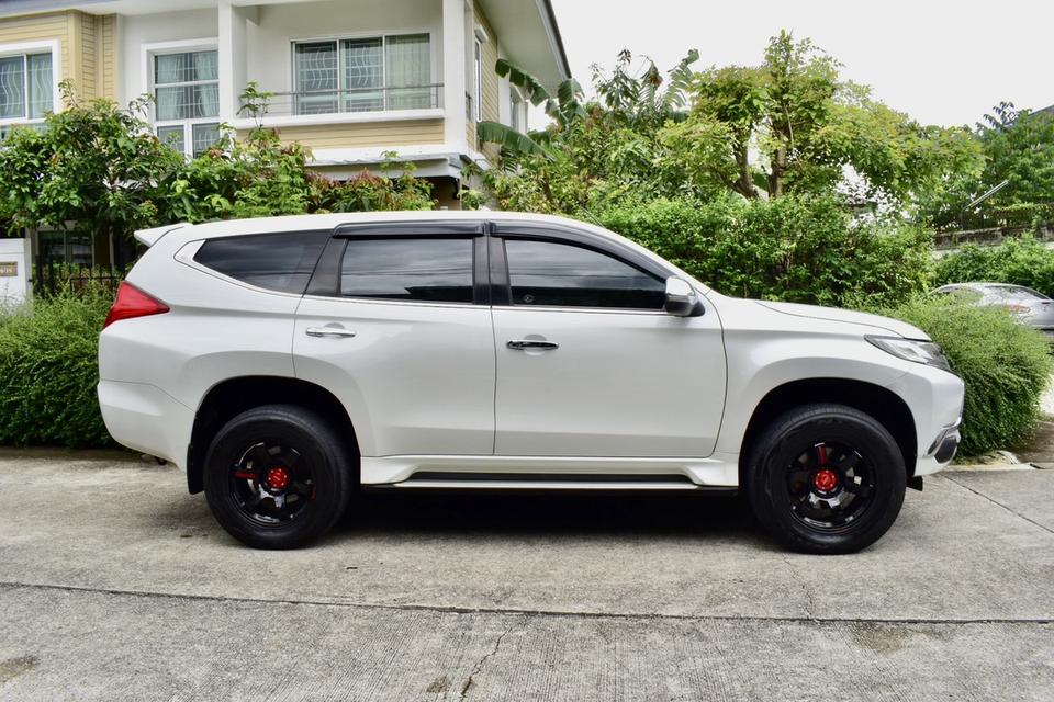 Mitsubishi pajero 2.4 GLS auto  8
