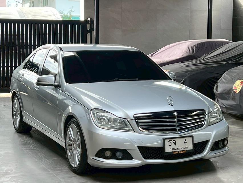 Mercedes-Benz C200 1.8 W204 Elegance CGI BlueEFFICIENCY Sedan 2
