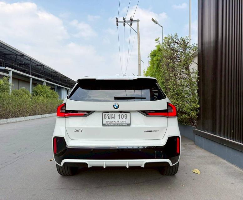 BMW X1 2.0i sDrive M sport ปี24 จด25 สีขาว มือเดียว สภาพป้ายแดง กลิ่นใหม่ยังอยู่ รูปที่ 5
