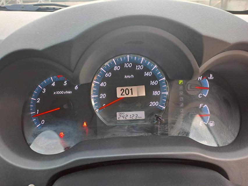 Toyota Fortuner 3.0 V 2WD รุ่นท็อป ปี2015 สีเทา 9