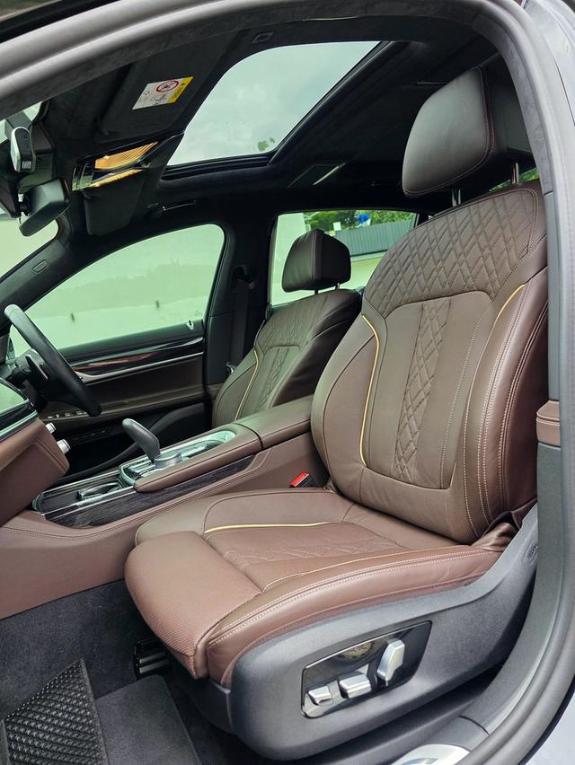 BMW 745Le xDrive M Sport G12 LCI สีดำ ปี 2021 ไมล์ 20,000 กม. รูปที่ 9