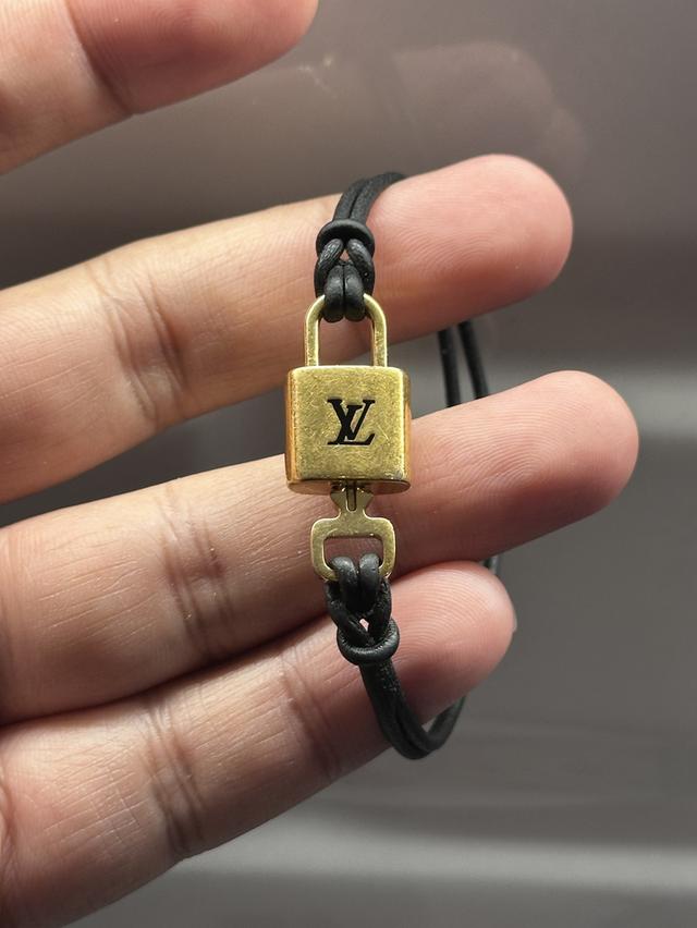 Louis vuitton padlock size17cm