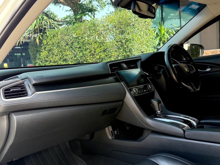 2018 HONDA CIVIC FC 1.5 TURBO RS รถมือเดียวออกป้ายแดง รถวิ่งน้อย เข้าศูนย์ทุกระยะ ไม่เคยมีอุบัติเหตุครับ 11