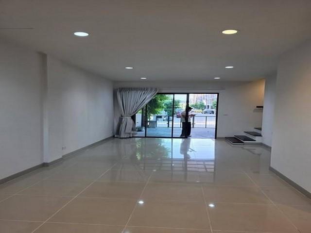 ให้เช่าทาวน์โฮม โครงการ พรีเมียม เพลส พหลโยธิน-รามอินทรา ติดถนนเทพรักษ์ ใกล้รถไฟฟ้าสายสีเขียวสถานีสายหยุด 3