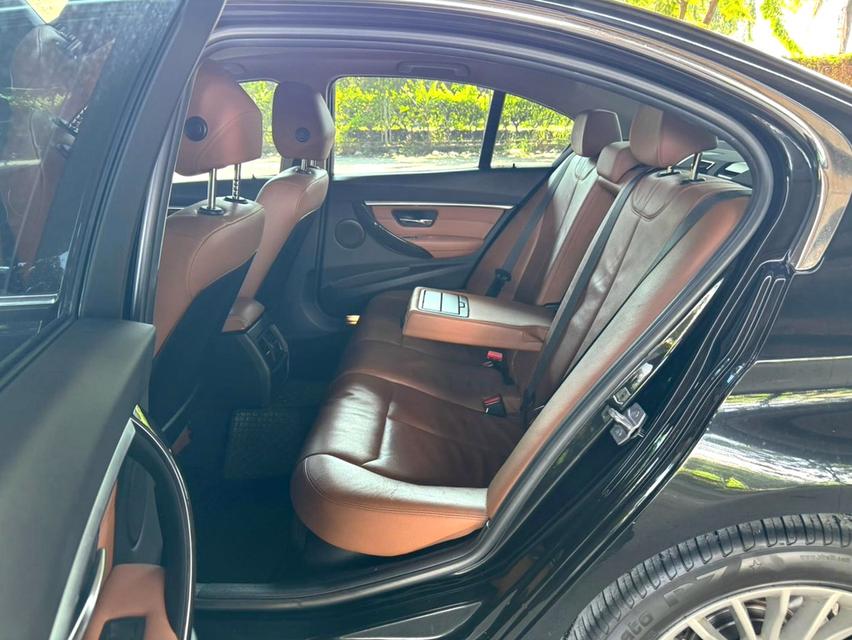 2018 BMW 320d LUXURY F30 ฟรีดาวน์รถสวยจัดมือเดียว รูปที่ 11