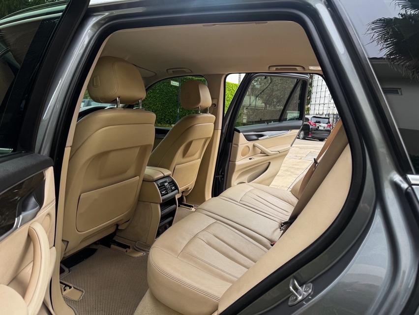 รหัสรถ AVA2096 🆕 BMW X5 sDrive25d F15 ดีเซลล้วน ปี 2017 ออฟชั่นเต็ม สภาพสวยมาก ใช้งานน้อย  12