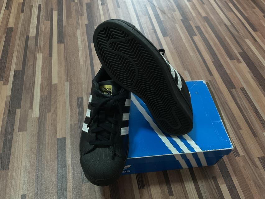 รองเท้า adidas superstar