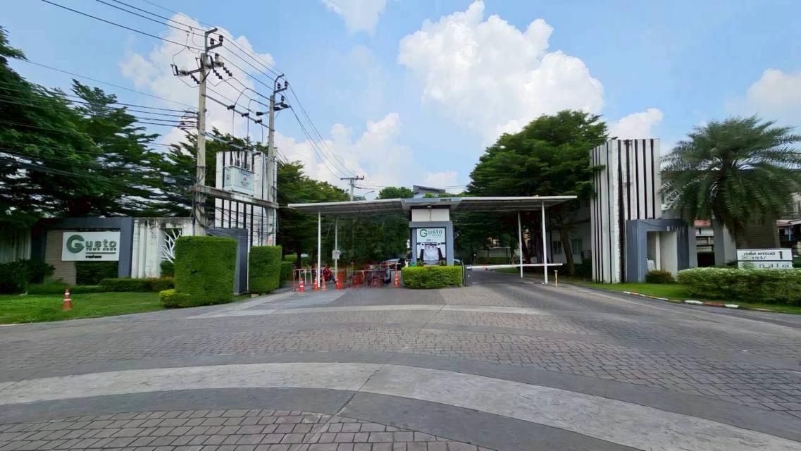 ขายด่วนทาวน์โฮม 2ชั้น 21 ตรว.  หลังมุม 3 นอน 3 น้ำ  หมู่บ้าน กัสโต้ ทาวน์โฮมรามคำแหง  หลังมุม ติดถนนเมน ต้นโครงการ 3