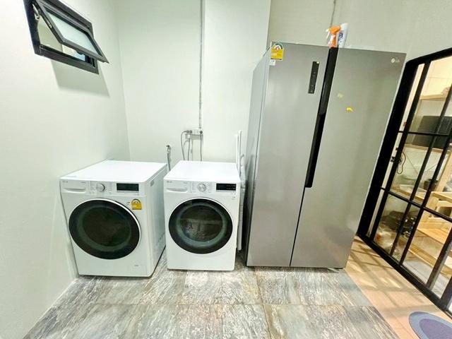 ลาดพร้าว1-15 ให้เช่าทาวน์โฮมหลังมุม3ชั้น 52ตร.วา. เซ็นทรัล ลาดพร้าว 1กม. 3-4นอน MRTลาดพร้าว 400ม. 8แอร์ 202ตร.ม. รร.นานา 5