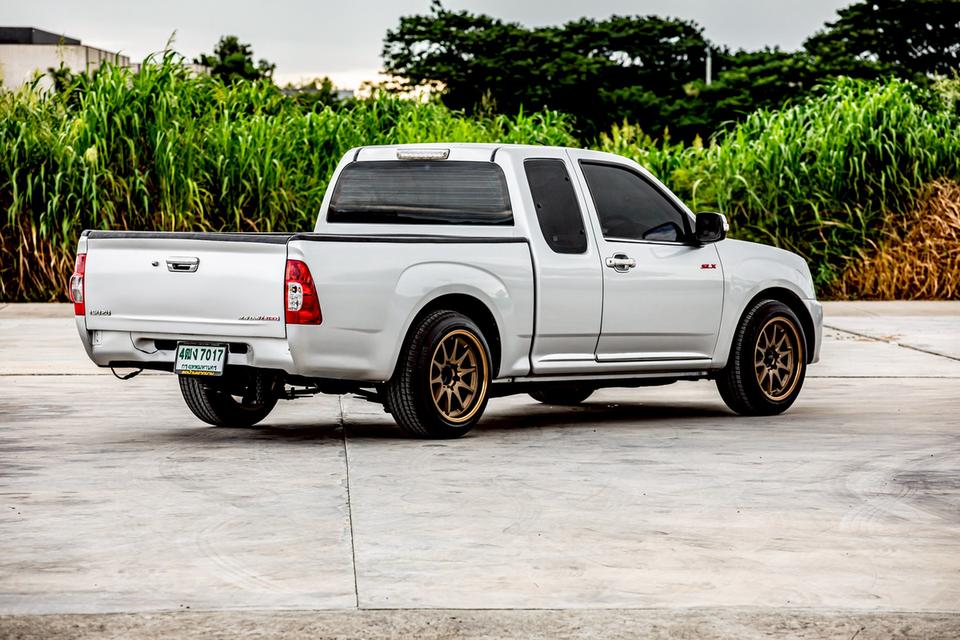 Isuzu Space Cab 2.5 X-Series สีเทา เกียร์ MT ปี 2011