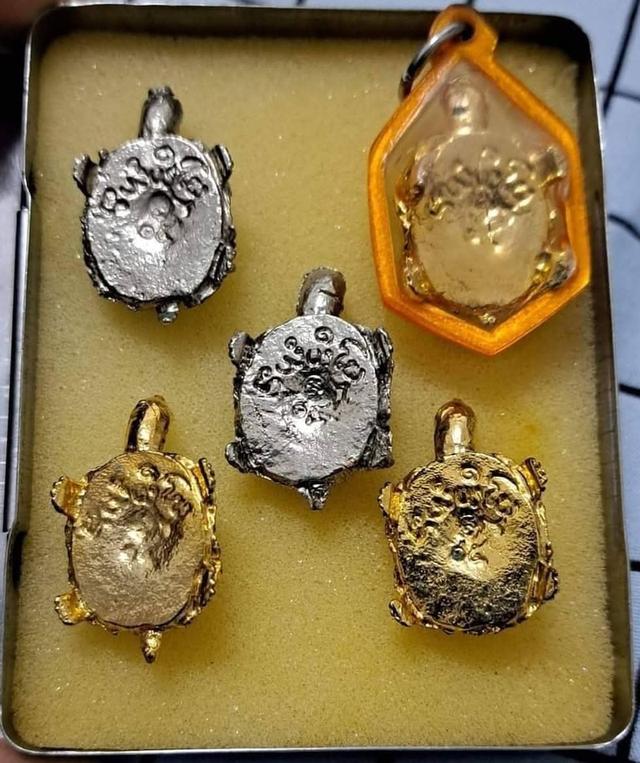 #เต่ามหานิยม  รุ่นภัสสโป ปี2538เป็นวัตถุมงคลหรือเครื่องรางทาง เมตตา,มหาลาภ,โชคลาภ,ค้าขาย,เจริญรุ่งเรืองวัตถุมงคลอีกรุ่นหนึ่งที่น่าเก็บน่าบูชา 2