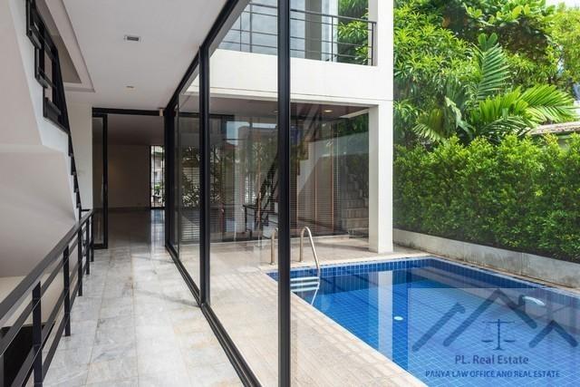 ให้เช่าบ้านเดี่ยว4ชั้นย่านอารีย์พื้นที่ใช้สอย 650 ตร.ม. พร้อ สระว่ายน้ำส่วนตัว เดินทางสะดวก ใกล้ BTS อารีย์ 4 ห้องนอน6 ห้องน้ำ เหมาะสำหรับครอบครัวใหญ่ 1