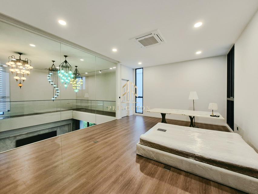 Luxury 3-Storey Modern Home VIVE New Krungthep Kreetha 13