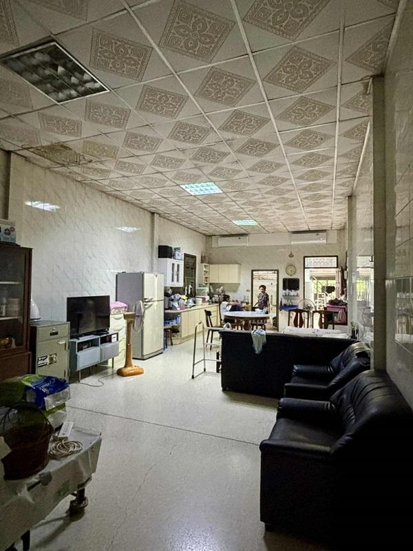 ขายตึก อาคารพาณิชย์ 2 ชั้น ถลาง ภูเก็ต ติดถนนเชิงทะเล ทำเลทอง เหมาะทำธุรกิจหลายรูปแบบ โทร 065-8785994 6