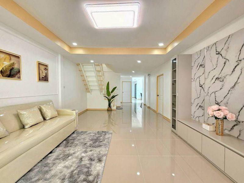 หมู่บ้านบัวทอง2  ติดรถไฟฟ้าสายสีม่วง สถานีคลองบางไผ่ ทาวน์เฮาส์ 2 ชั้น 8