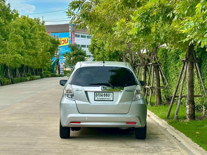 Honda Jazz Hybrid สุดยอดรถประหยัดน้ำมัน เฉลี่ย 20 กิโลลิตร สีเทา ปี 2014 มือเดียว ป้ายแดง 4