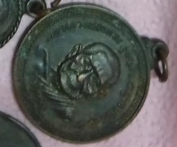 พระเครื่องหลวงปู่แหวน รูปที่ 3